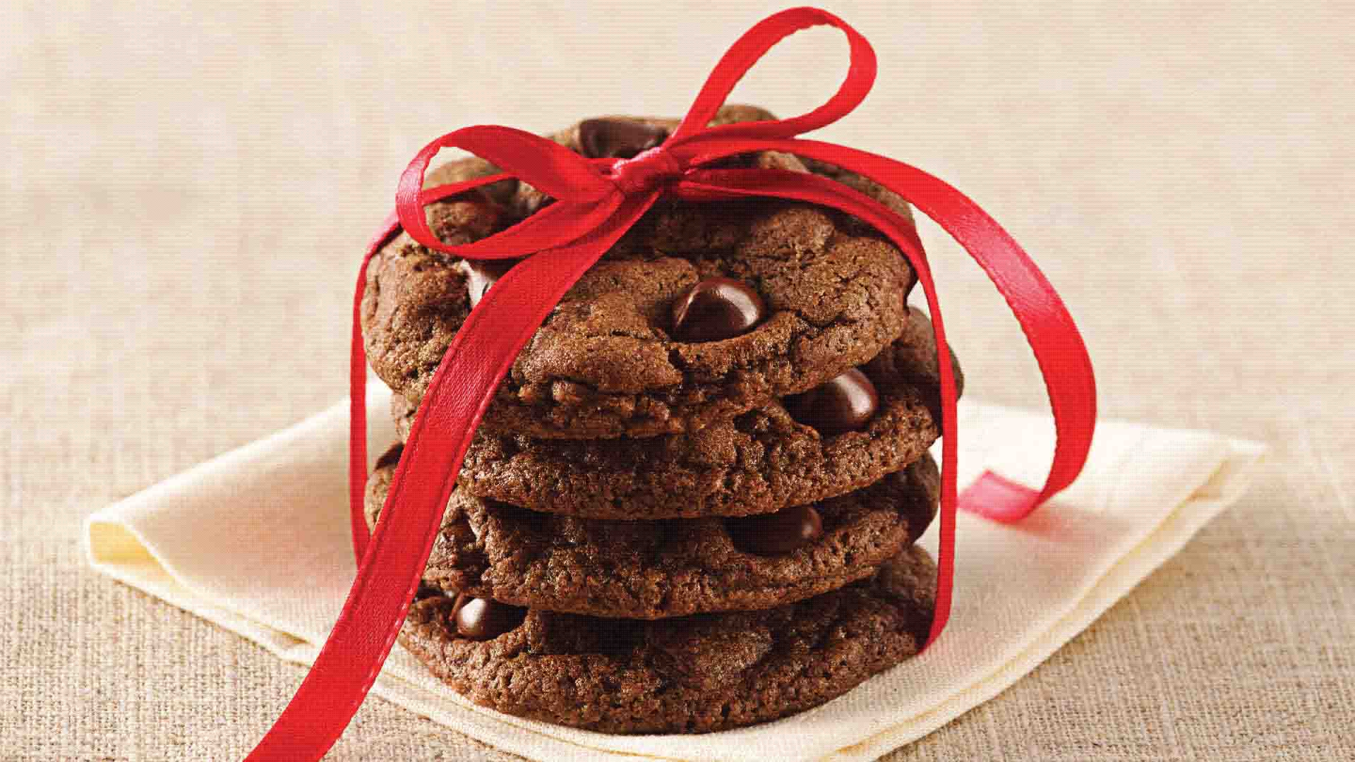 hersheys chipits perfect chocolate chip cookies wrapped with a ribbon and bow