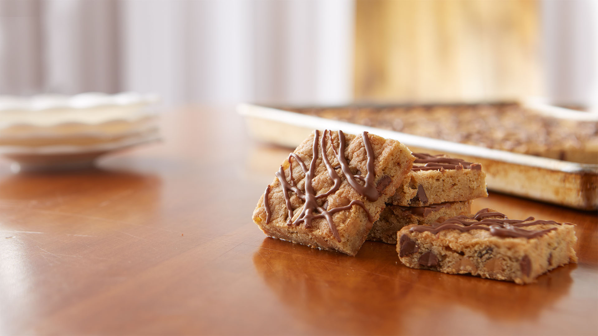 blondies au beurre d arachides et aux brisures de chocolat au lait