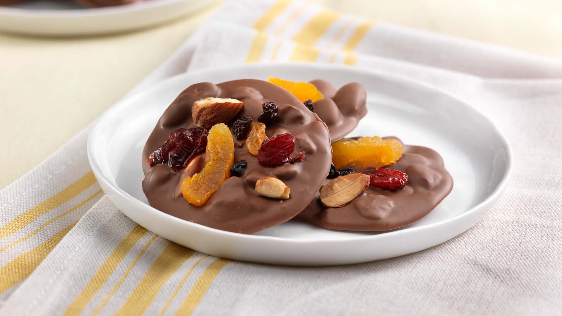 medaillons de fruits au chocolat et aux amandes