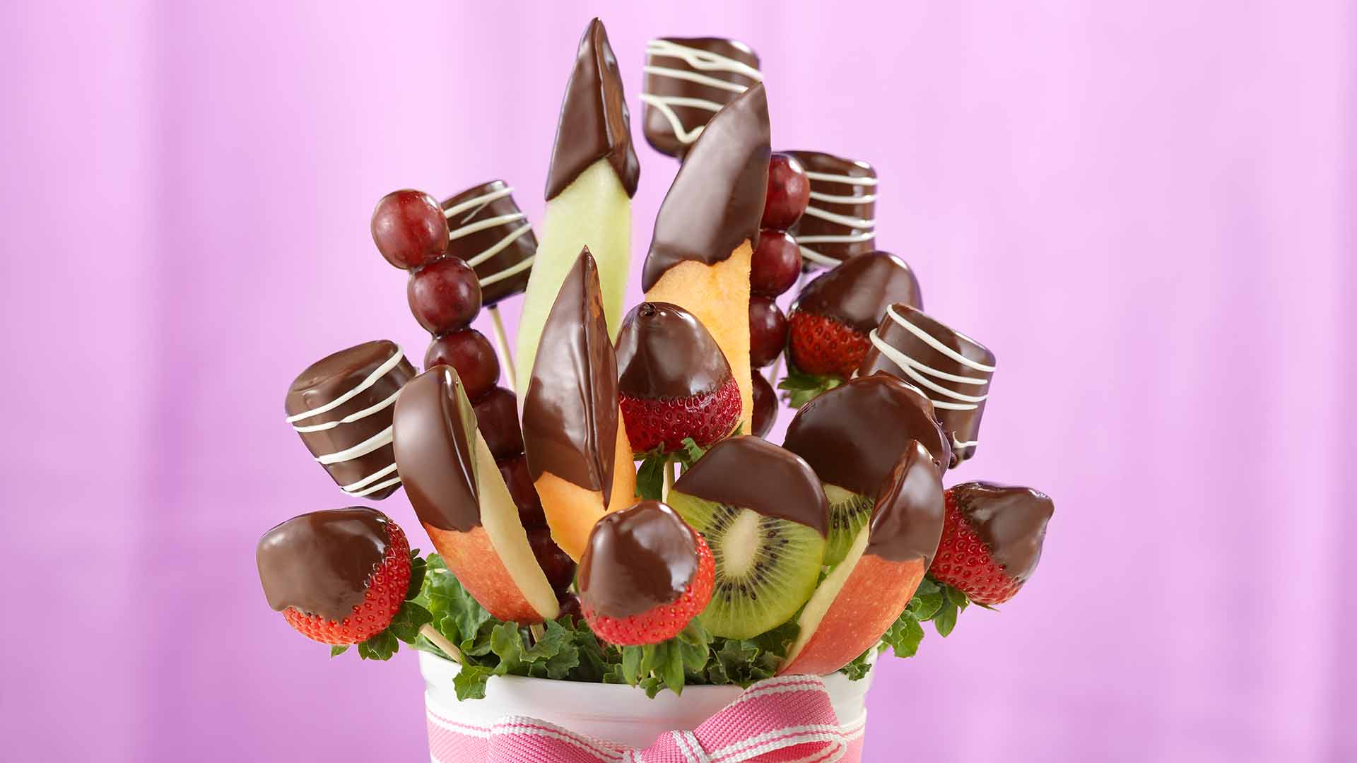 bouquet de fruits trempés dans le chocolat