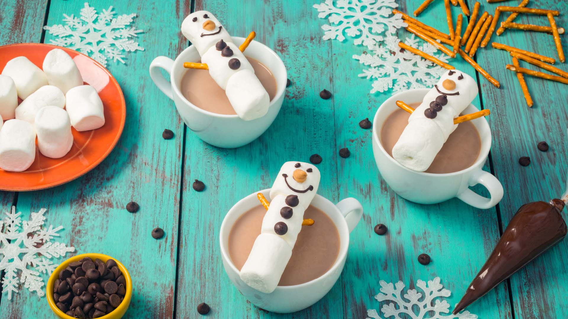 Chocolat chaud aux bonshommes de neige de marshmallow - Recette