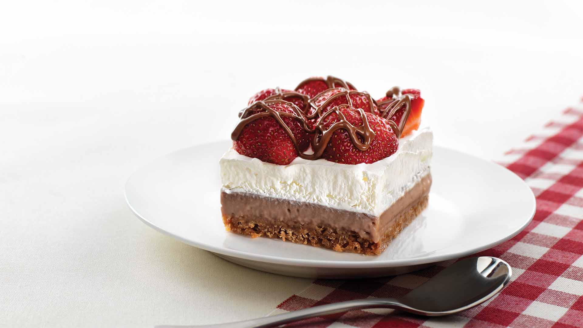 dessert estival au chocolat et aux fraises