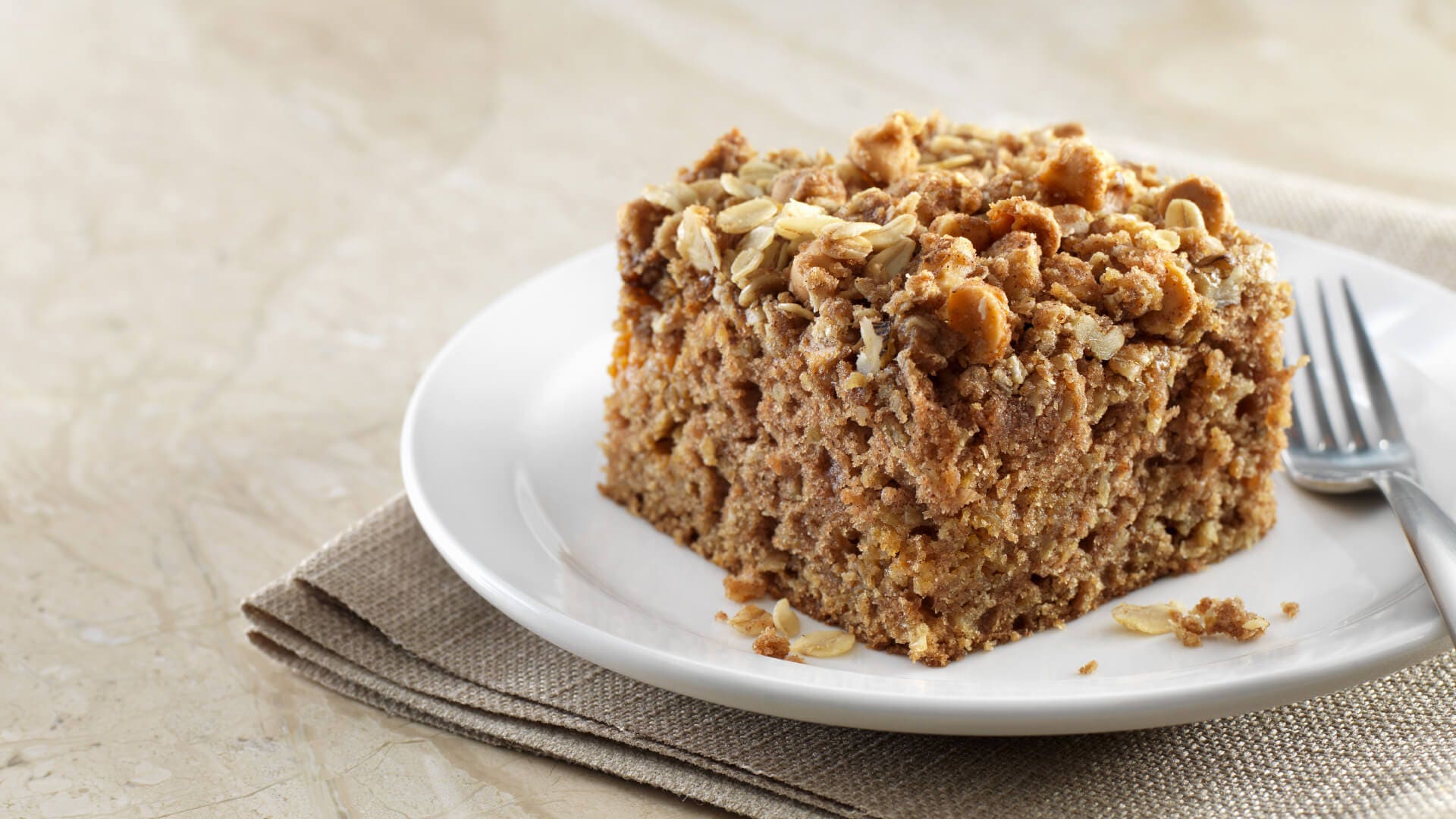 gateau de collation aux brisures de caramel au beurre garni de streusel a lavoine