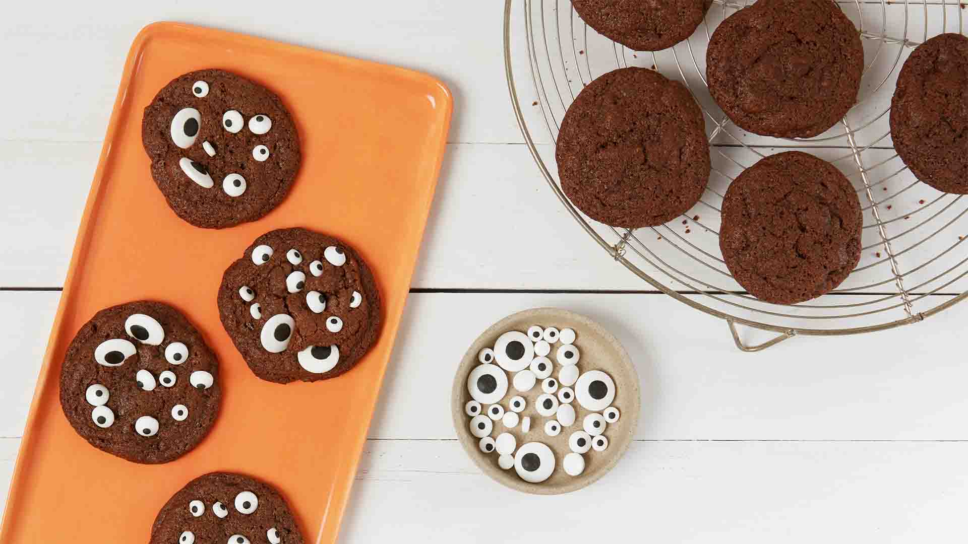 sombres biscuits aux yeux globuleux