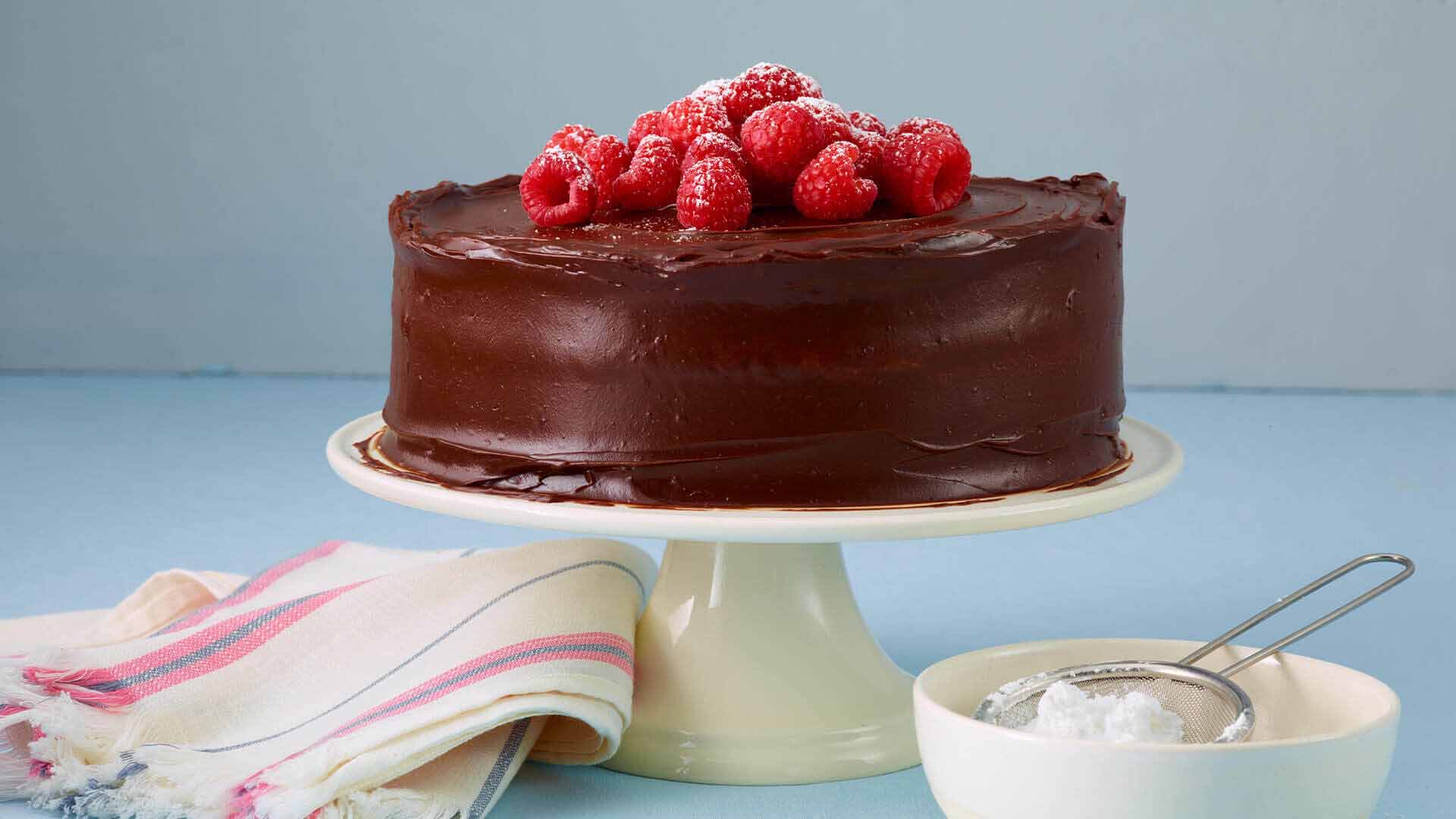 Succulent gâteau truffé au chocolat et aux framboises